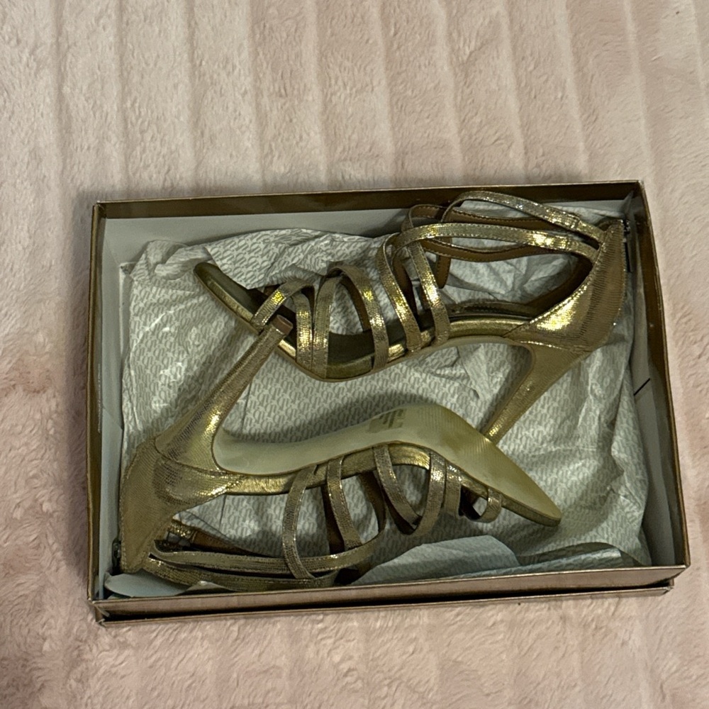 Banana Republic Gold Heels Elegant Strappy Design
